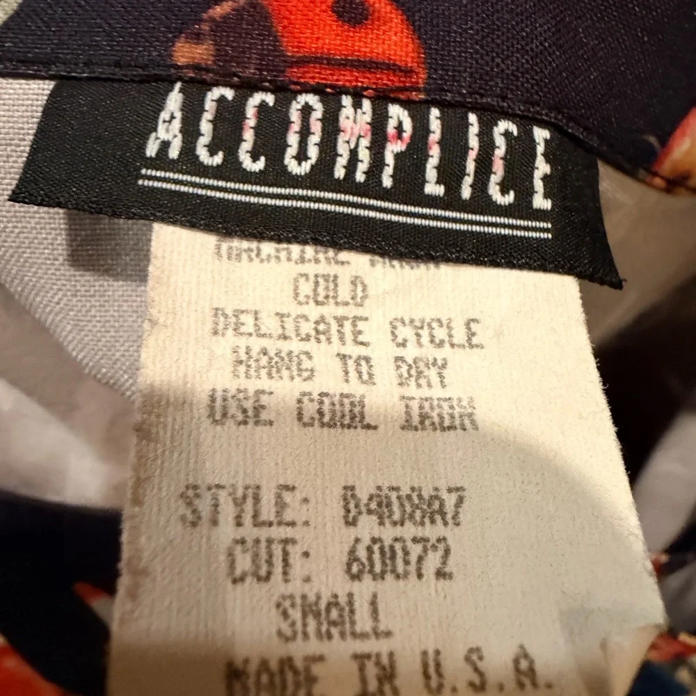 Accomplice Vintage Floral Navy‎ Wrap Skirt-size small
